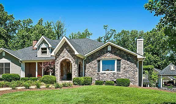 2nd image of 20 Oakwood Farm Ln