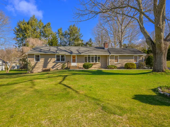9 Fairview Road, Woodbridge, CT 06525
