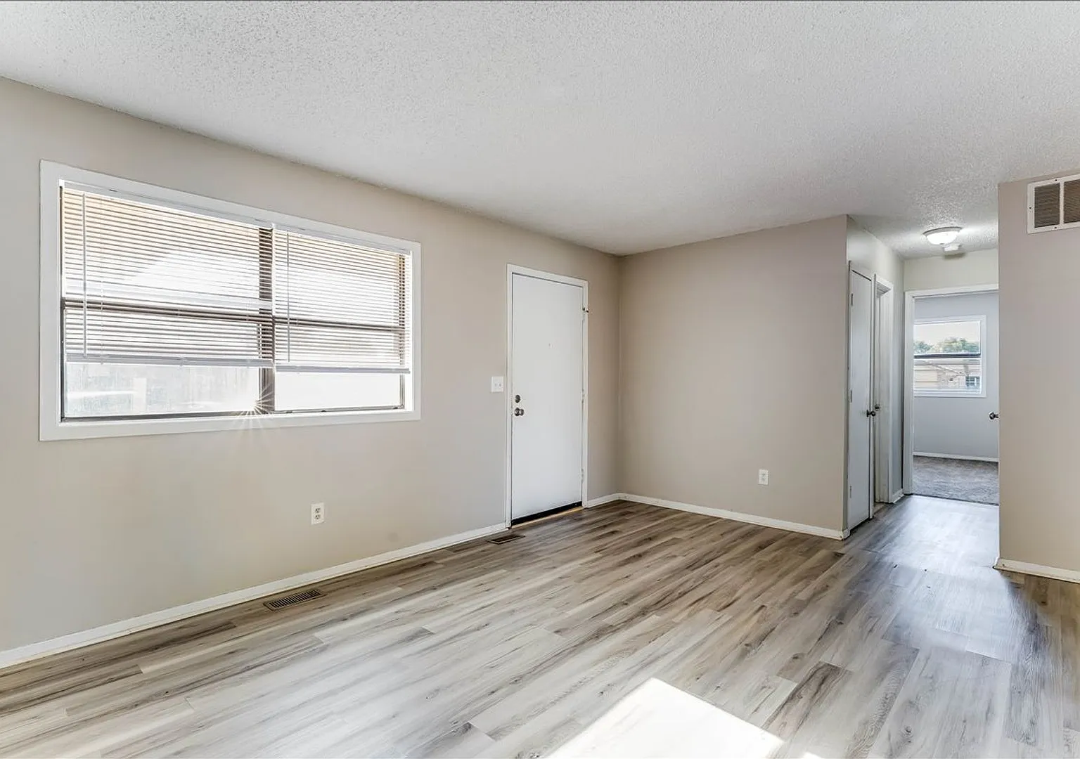 Move in Ready 3 Bedroom 2 Bathroom House! — Photo 3