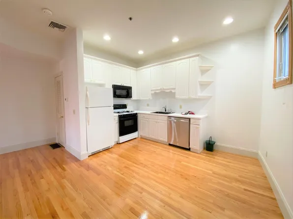 183 Columbia St APT 202, Cambridge, MA 02139