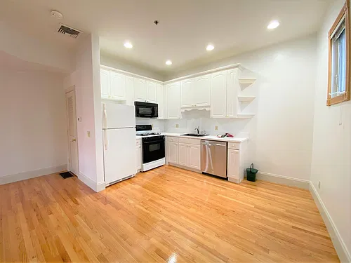 183 Columbia St Photo 1