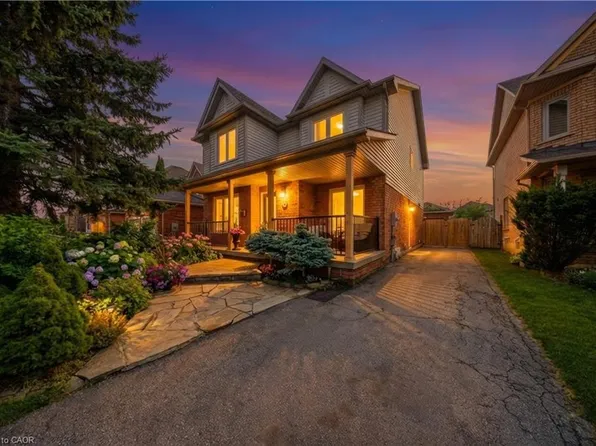 66 Segwun Rd, Hamilton, ON L8B 0J2