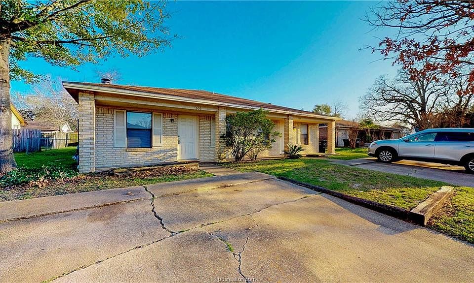 1st image of 606 Navarro Dr