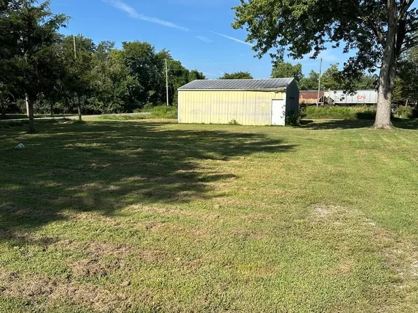 120 E 11th St, Du Quoin, IL 62832