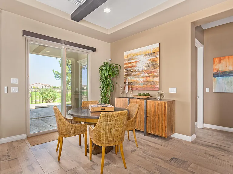 628 E Peach Tree St — Photo 13