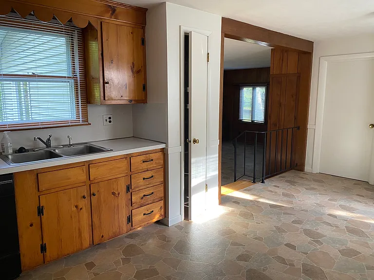 683 E Pleasant St — Photo 11