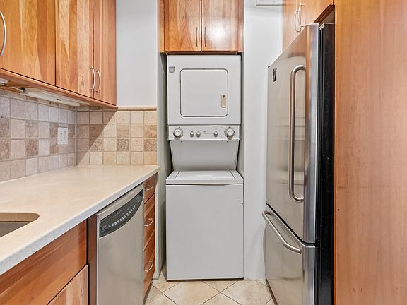 4th image of 343 E 74th St APT 8C