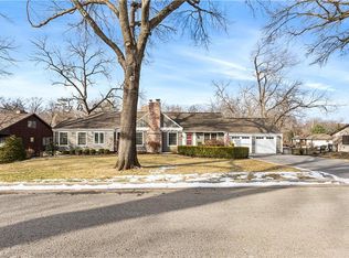 8302 Cherokee Ln, Leawood, KS 66206