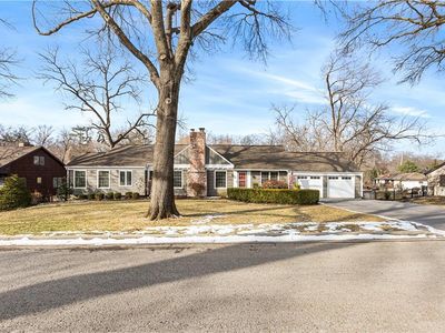 8302 Cherokee Ln, Leawood, KS, 66206