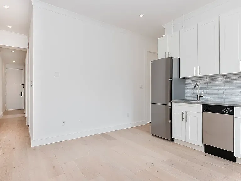 245 E 30th St #63 — Photo 2