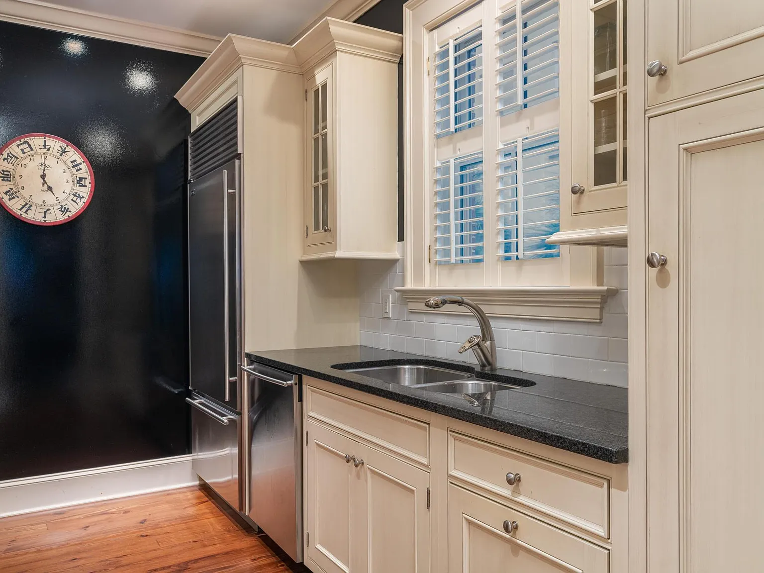 1 bed, 1.5 bath, 950 sqft, $6,000 — Photo 4