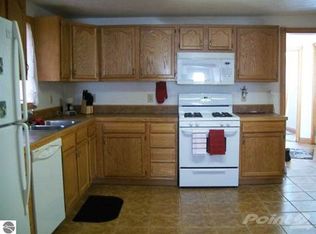 325 Main St, Breckenridge, MI 48615