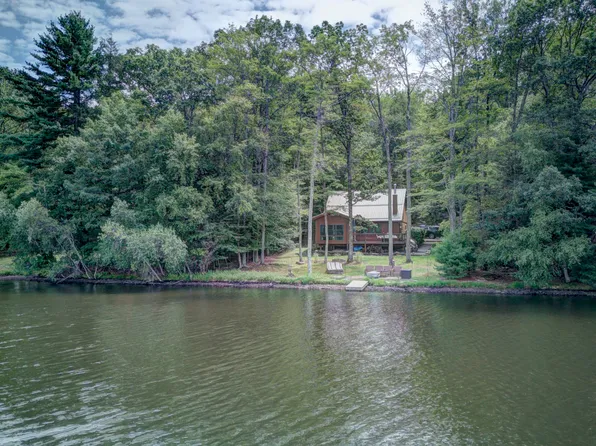 102 Lake Run, Greentown, PA 18426