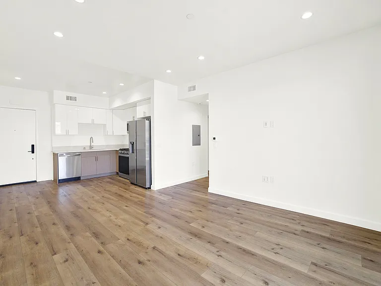 10247 Variel Ave — Photo 15