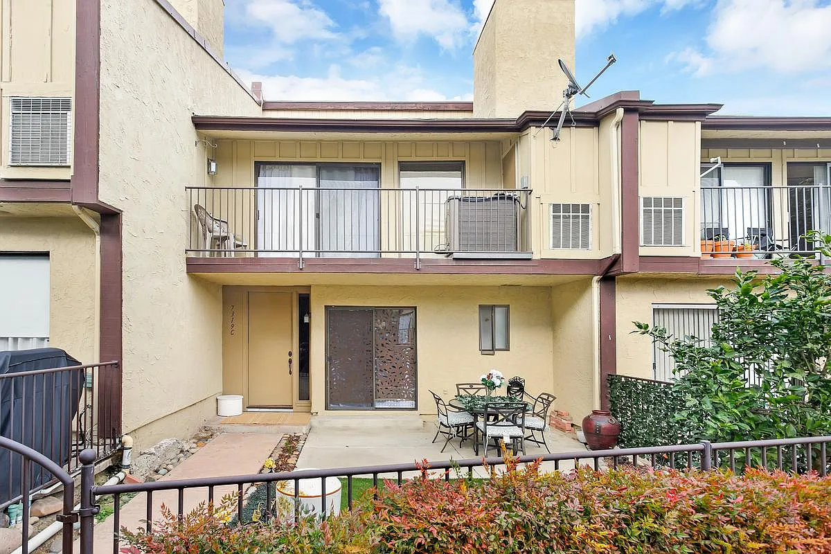 2 bed, 2.5 bath, 1229 sqft, $4,000 — Photo 2