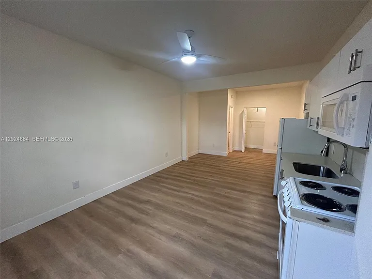 2000 Monroe St #8 — Photo 7