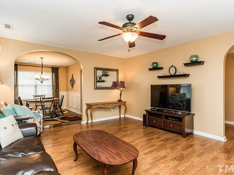 207 Cabana Dr — Photo 4