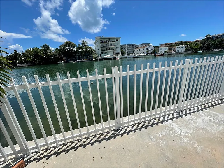8205 Crespi Blvd #3 — Photo 15