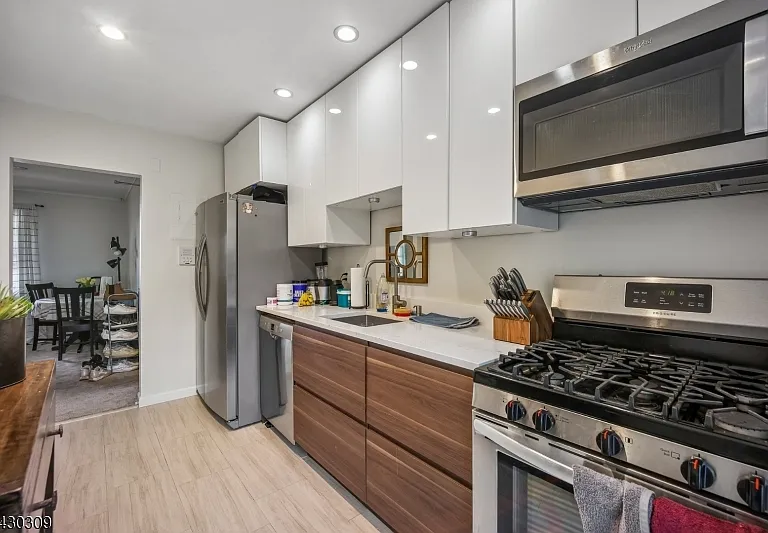 390 Morris Ave #8 — Photo 7