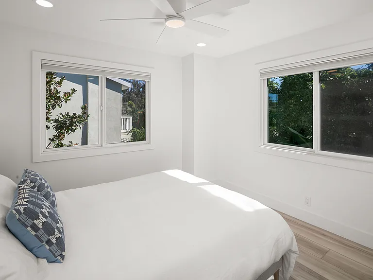 Hermes Ave — Photo 15