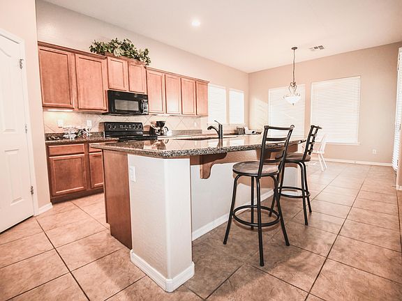 3rd image of 412 W Aster Dr