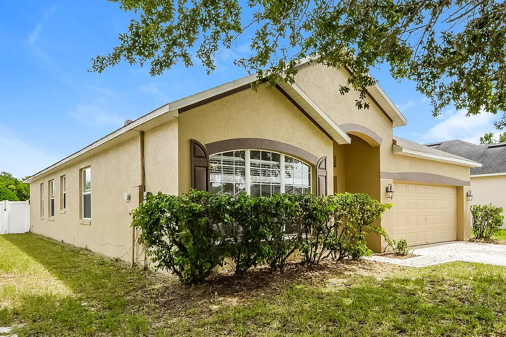 4 bed, 2.0 bath, 1952 sqft, $2,125 — Photo 3