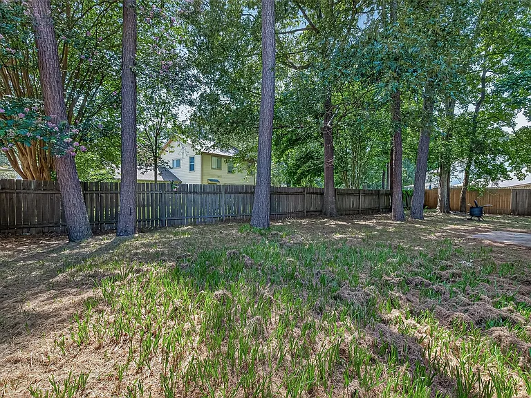 18174 Woodsdale Ct — Photo 35