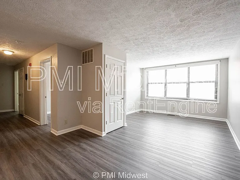 3736 N Meridian St — Photo 17