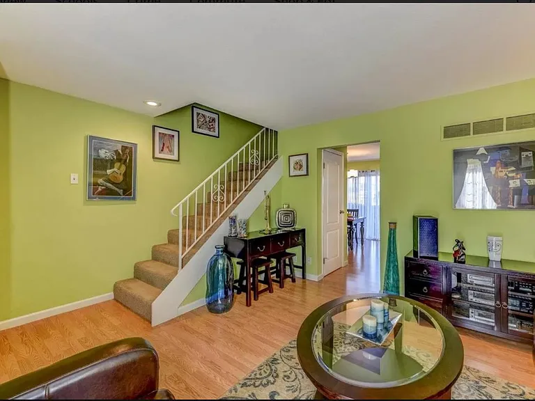 1210 Clarkson Ct #1210 — Photo 7
