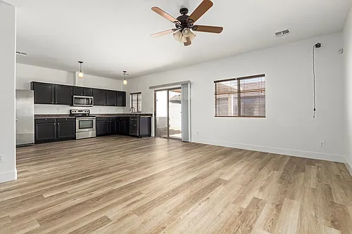 7007 W Mercer Ln Photo 1