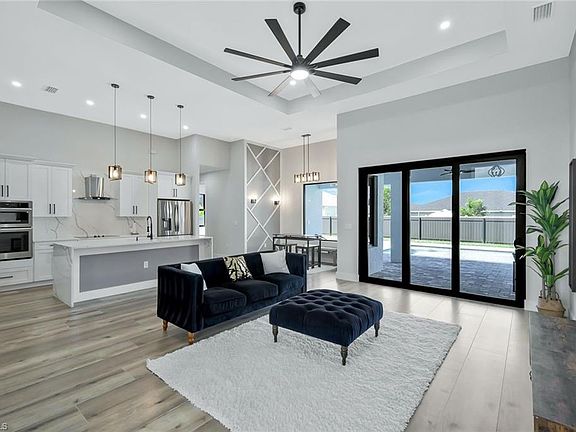 4th image of 224 NW 14TH PL