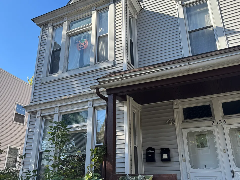 2126 N Maplewood Ave #1