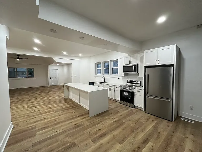 1233 Union St — Photo 3