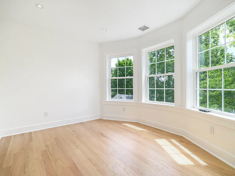 1911 Summer St #3 — Photo 8