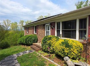 166 Town Ln, Mount Airy, NC 27030