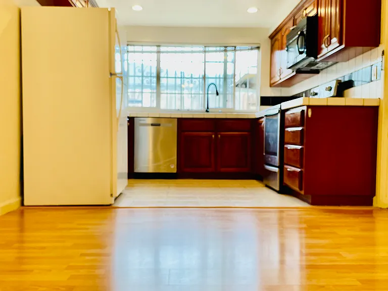 1125 Moonlight Way — Photo 4