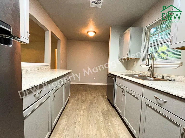1808 NW Taft Ave — Photo 6
