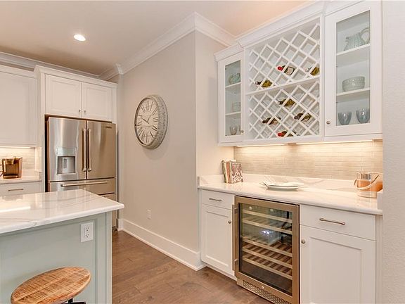 5th image of 115 Creek Ln