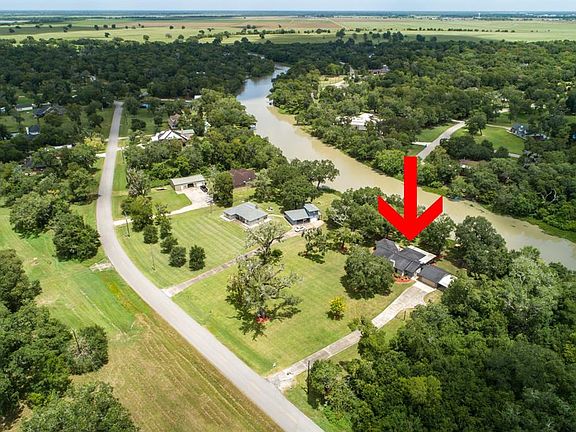 2nd image of 1726 Bayou Dr