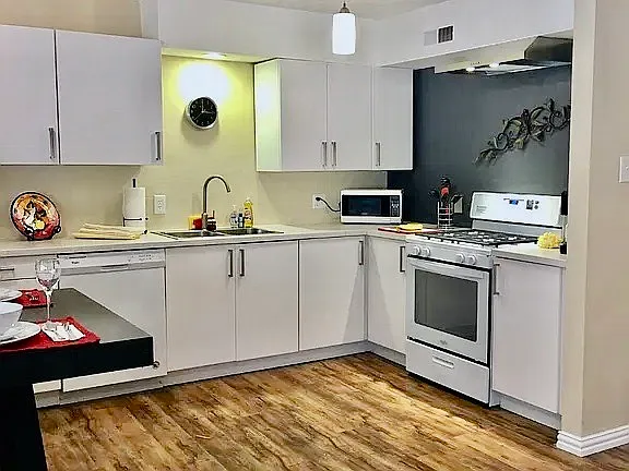 1 bed, 850 sqft, $1,700 — Photo 4