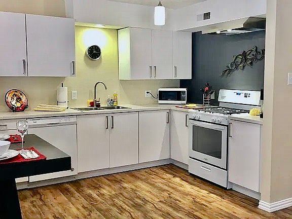 4th image of 4323 McKinney Ave APT 5