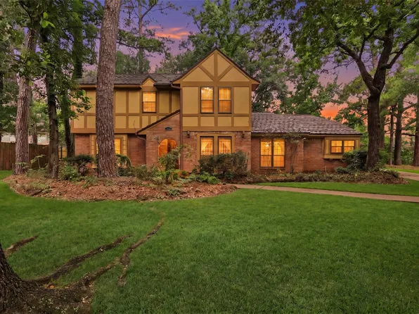 8227 Roebourne Ln, Houston, TX 77070
