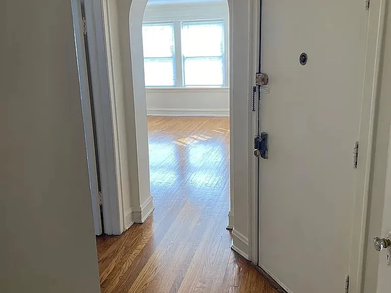 8352 S Maryland Ave #3 — Photo 4