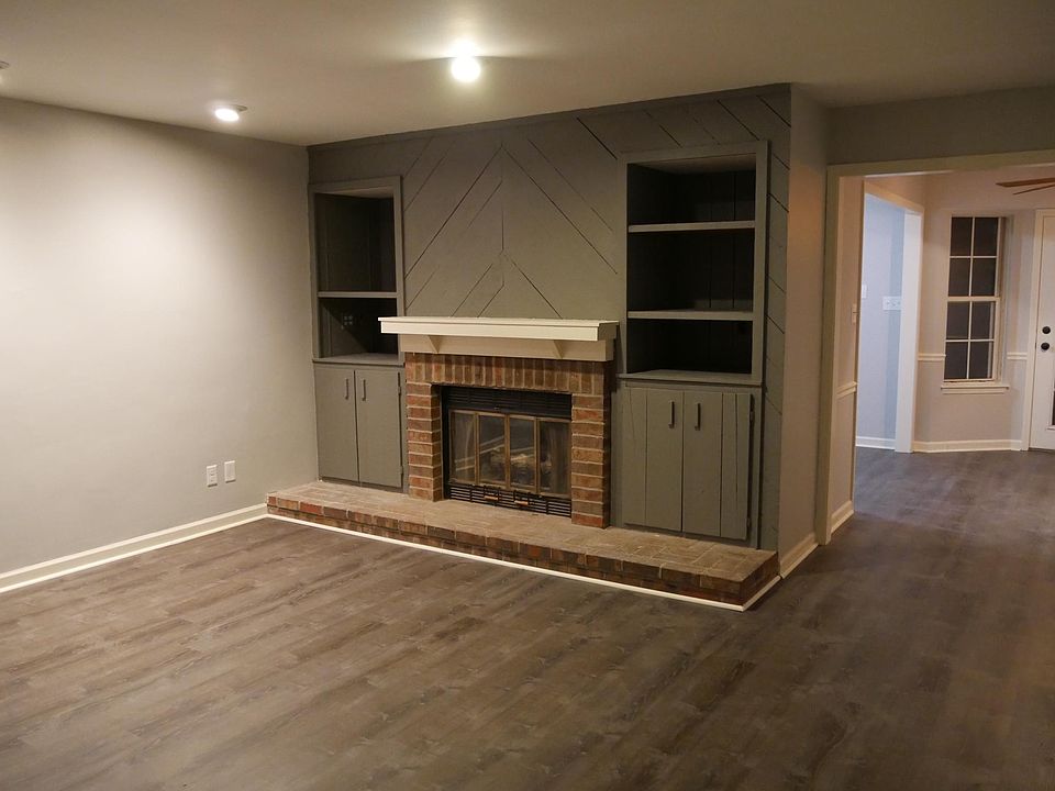 1st image of 1592 Pleasant Valley Ct #B