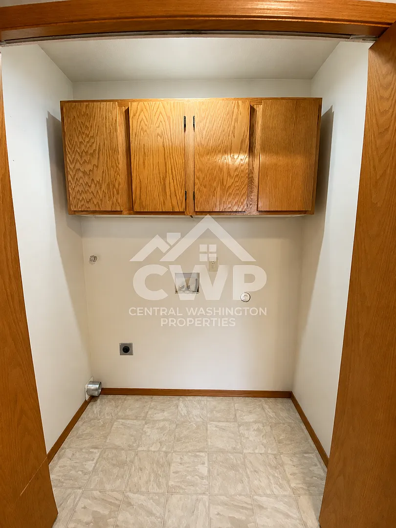 1000 Speyers Road - Duplex — Photo 4