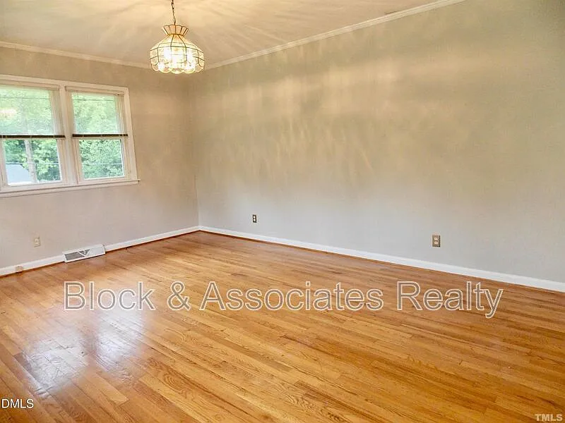 3 bed, 1.0 bath, 1312 sqft, $1,750 — Photo 4