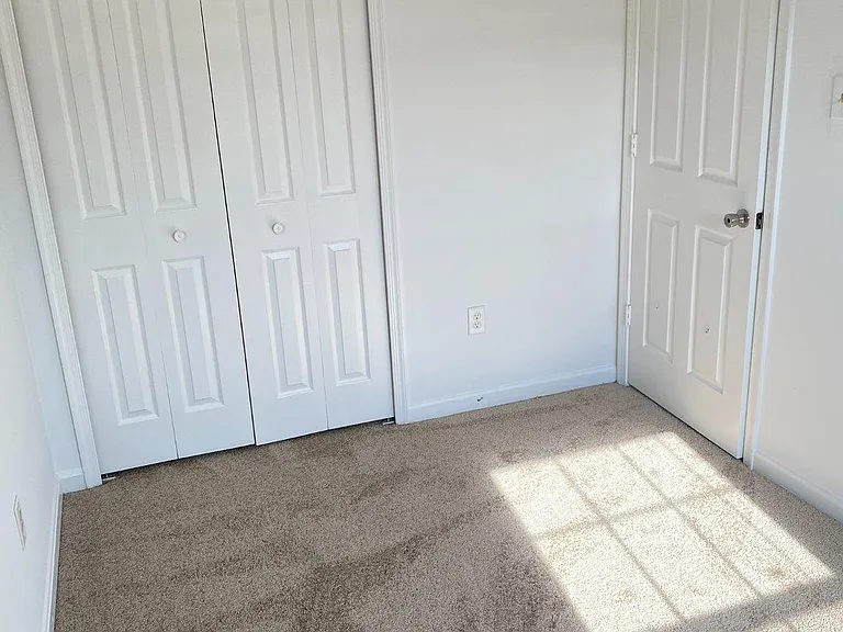 517 Kingdom Ct — Photo 14