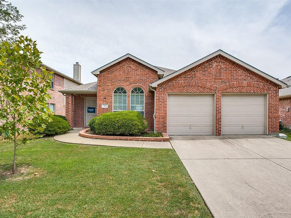 1st image of 305 Highland Glen Dr