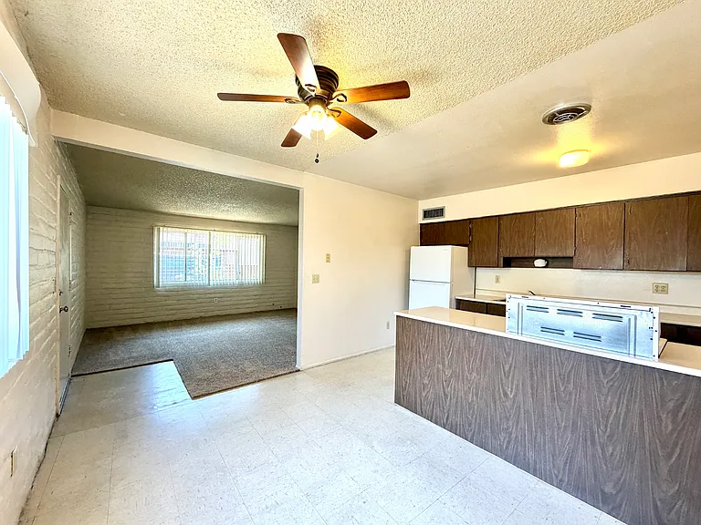 Desert Terrace Apartments - 2 and 3 Bedrooms with Community Pool and Laundry! — Photo 13