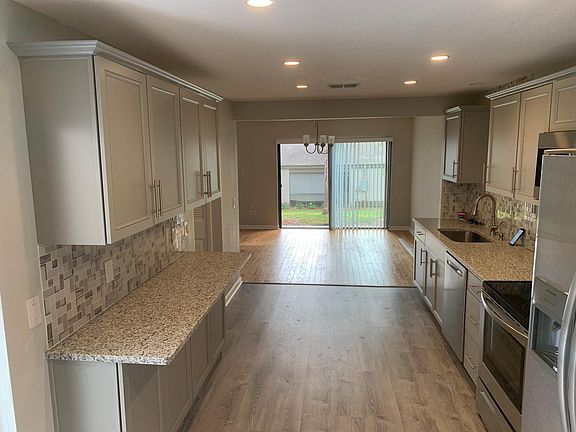 3rd image of 813 Westwind Ln